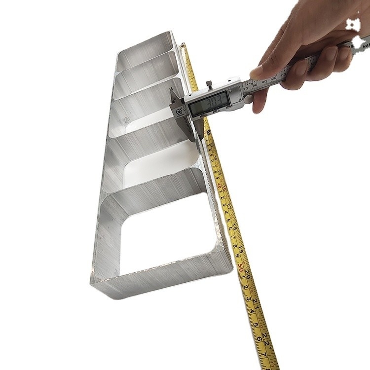 Profiles de extrusión de aluminio resistente para camiones y autobuses longitud del cuerpo 5,8-6,0M Tolerancia ±1%