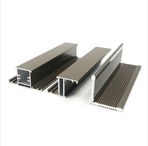 Mercado de Sudáfrica Revestimiento en polvo de perfil de aluminio de bronce para ventanas y puertas