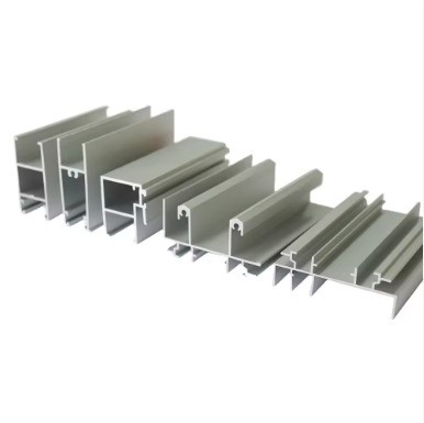 Servicio de procesamiento de soldadura de perfiles cuadrados de aluminio para puertas y ventanas en Camerún